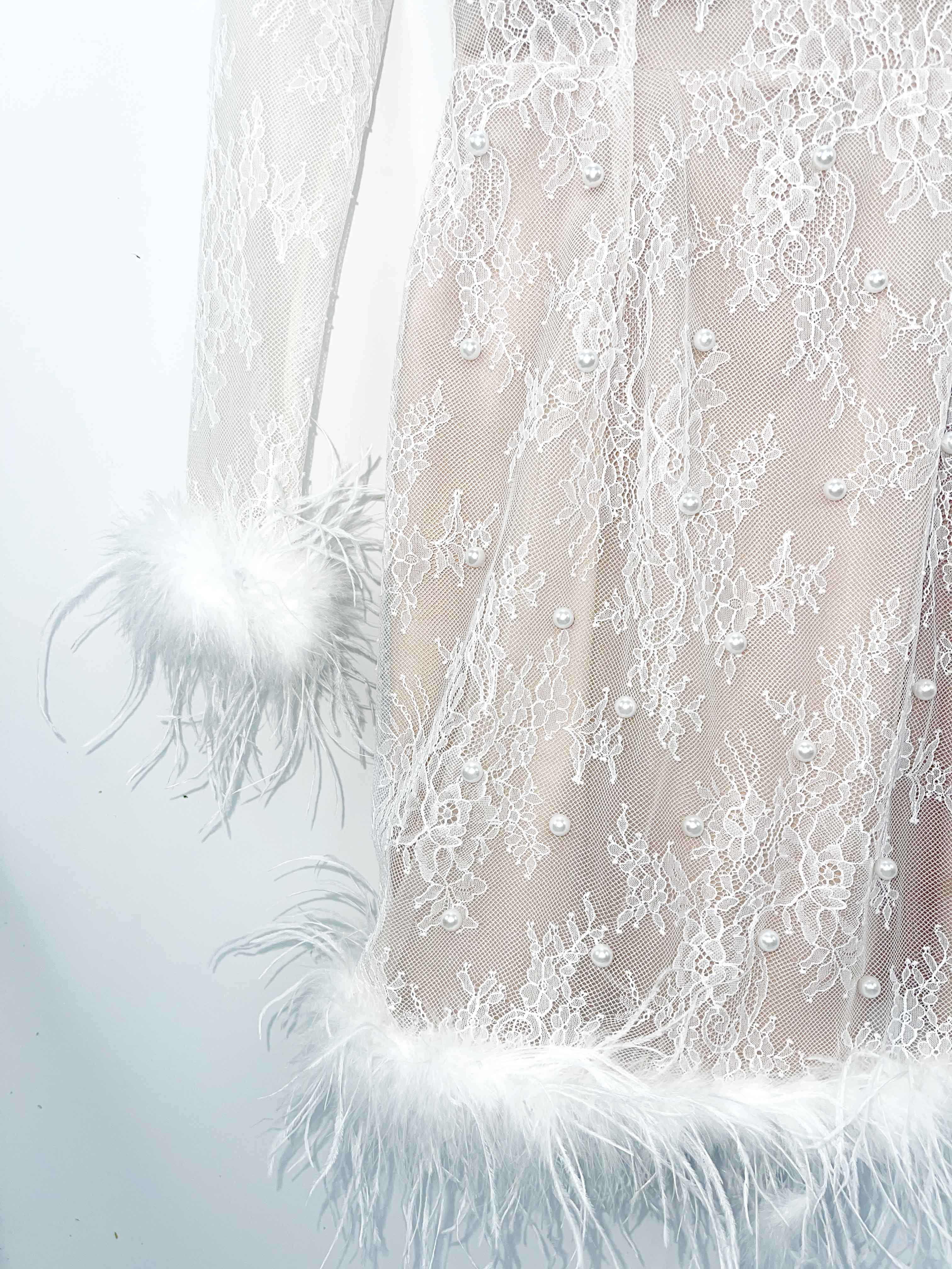 R24120 - WHITE 01 - CASANDRA white lace mini dress with feathers and pearls - ambar studio